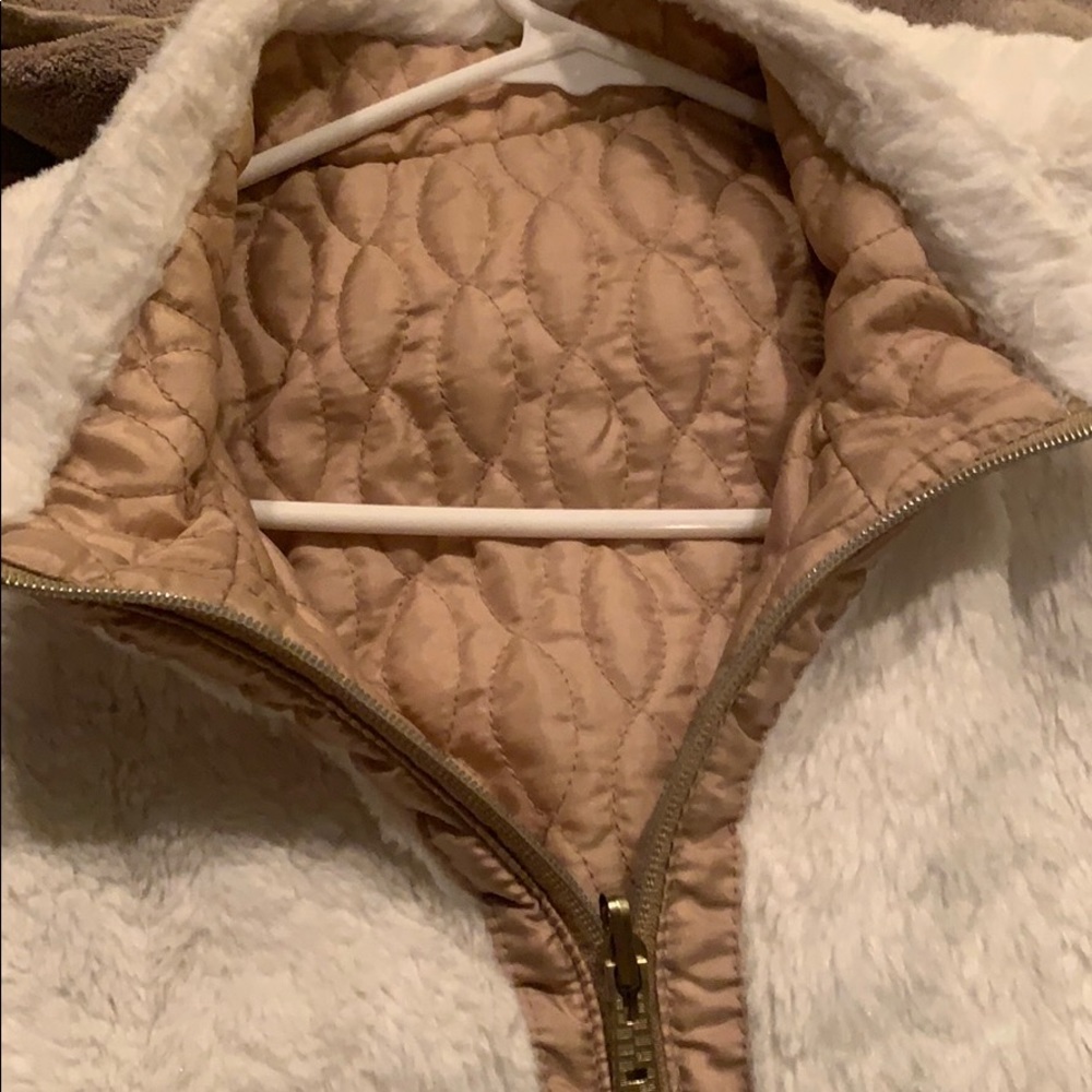 Reversible vest - Picture 3 of 3